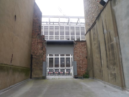 The unit is directly accessible from Christopher Street. This open plan unit could be used for Storage & Distribution, Parking (motor vehicles as well as secure bicycle storage) or a range of Other Commercial Purposes.

It is located on the city frin...