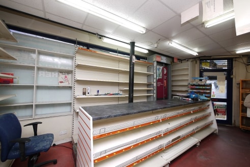 Victor Michael have the pleasure of presenting this commercial unit to the market. This property has plenty to offer including off licence.