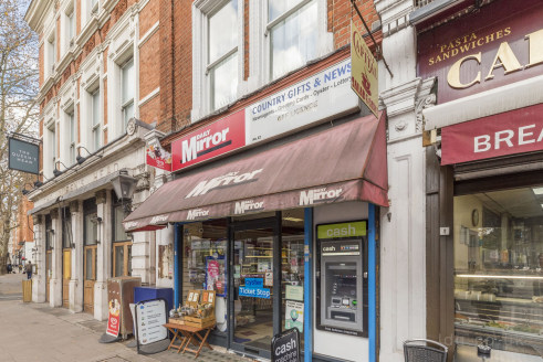 Strapline: retail premises in Bloomsbury for rent - Alcohol licence - 3.96 window frontage - Excellent ceiling...