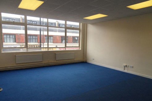 First floor self-contained studio/office arranged as open plan accommodation with shared kitchen and w/c's on each floor. The building also benefits from parking to the rear, reserved for tenants.

Situated adjacent to junction with Mare Street. Clos...