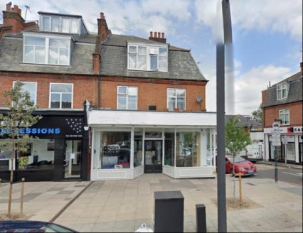 The premises is being offered by way of lease assignement, terms to be provided on application. The property is all ground floor level with corner return, benifiting from an A3 use class and outside seating....