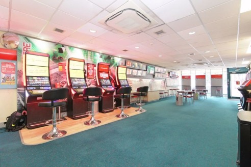 Prime High Street retail unit currently occupied by Ladbrokes who will be vacating onl 5th August 2019

GIA is approximately 1,076 sq ft (100 sq m)