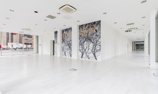 Fantastic commercial space in East Tower at The Landmark. Developed by award winning contractors CPL and designed by architects Squire and Partners. Spread over ground and mezzanine....