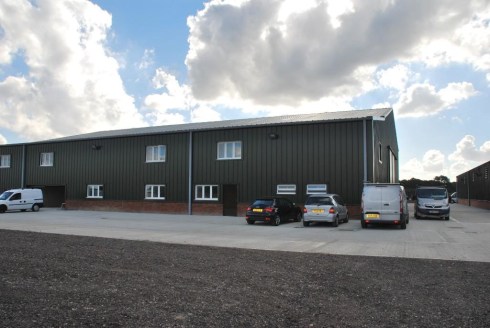 OFFICE TO LET. Situated on the Barleylands Estate, the site provides easy access to A127 and A13, with the M25 and A130 being approximately 15 minutes drive away. RECENTLY REFURBISHED the space benefits from AMPLE PARKING onsite, toilet facilities &....