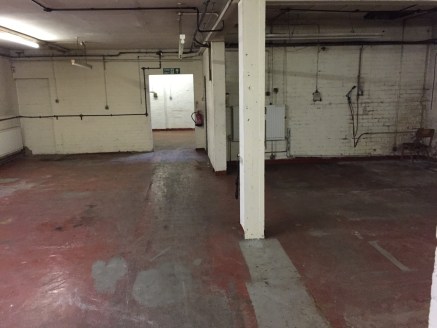 Under Offer]\nINDUSTRIAL WORKSHOP with OFFICES within Birmingham's Historic Jewellery Quarter. Benefitting from LOADING ACCESS, SECURE YARD and further work space to first floor - Gross Internal Area: 5,000 ft2 (464....