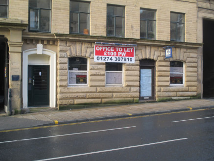 Self-contained ground floor office suite located in Bradford's professional quarter. Close to Forster Square railway station and city centre amenities....