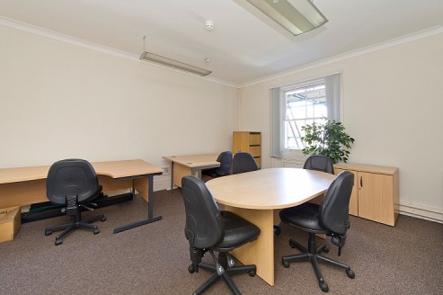 AN OFFICE SUITE (B1) ON THE 4TH FLOOR OF A HANDSOME VICTORIAN BUILDING\n\nOverview\n\nTo Let\n\nThe building's grand Neo-Classical facade looks in a southerly direction over Hyde Park and is accessed via an intercom security door, which leads to a co...