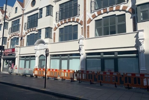 Available immediately<br><br>Crown Lets 4u Estate Agents are proud to present newly built unit/shop in the heart of Croydon Town Centre, on the main London Road....