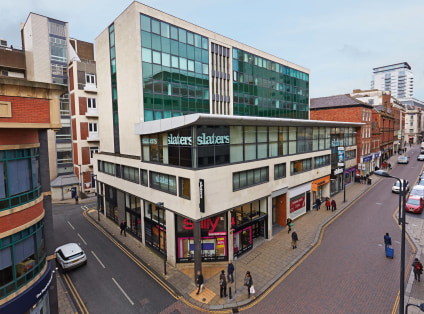 Airedale House is a 6 storey building providing high quality office accommodation on floors 3 to 6. 

The vacant office accommodation is situated at 5th floor level and has recently undergone a comprehensive refurbishment to provide high quality offi...