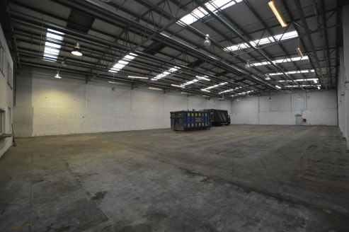 * Trade counter uit surrounded by trade and retail occupiers

* Yard / car parking

* To be fully refurbished