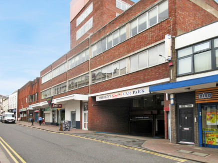 FIRST FLOOR, TRIDENT HOUSE<br>Trident Shopping Centre, Wolverhampton Street, Dudley, DY1 1DB<br>First Floor, Trident House, Dudley<br><br>Guide Price<br><br>&pound;15,600<br><br>Floor Area (Max)<br><br>3,120 SqFt ( 290 SqM )<br><br>This office of 3,1...