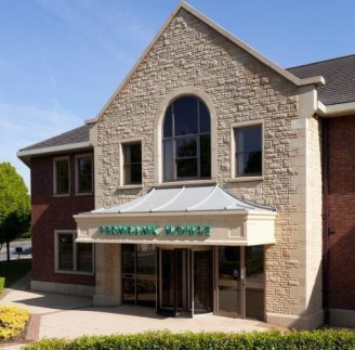The premises comprises of a suite on the ground floor within

a modern office development. The unit is currently portioned

up into several offices and a meeting room.