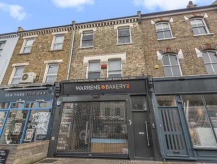 A ground floor unit with A1 use (Retail) and a three bed residential flat (C3) in accordance with the Town and Country Planning Act 1987. The property has recently undergone a significant refurbishment including installation of: Three phase power, Di...