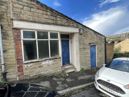 The property briefly comprises a single storey workshop of a combination of stone and brick construction under a single pitched concrete tiled roof.

The property benefits from a solid concrete floor with a ceramic tile floor covering, paint and plas...