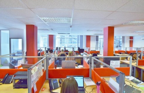 Bright 1st floor accommodation available on Great Titchfield Street...