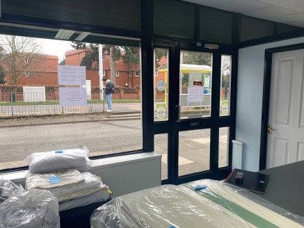 Lock up shop unit comprising 397 sq ft to let in popular location in Bromborough. 

The shop is located in a popular, vibrant local parade adjacent to Bromborough station. Other occupiers include a mix of local and national retailers including a larg...