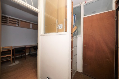 Fantastic opportunity to rent serviced office space with its own entrance. This office is situated in an excellent location, benefiting from good passing trade, and within close proximity of the popular new Spitalfields market.