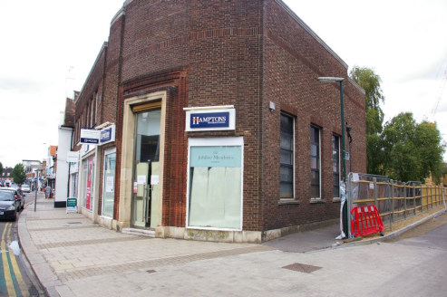 Extremely prominent town centre two storey premises - approximately 2570 sq ft