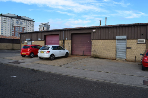 The units offer good quality storage/workshop space ideally suited for small start-up businesses. They are of steel portal frame construction with brick/blockwork walls to dado level and profile steel cladding to eaves. The roof areas are double pitc...