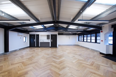 Spectrum House offers a range of newly refurbished units in a variety of different sizes. Tenants have a unique opportunity to benefit from a traditional lease within a vibrant community. The workspace allows tenants to retain their brand identity an...