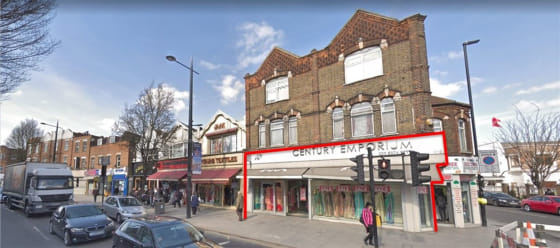 Commercial retail unit in Southall 

Suitable for various businesses (STP) 

Affluent commuter town

Total approximate area 1,380 sqft

A3 class use