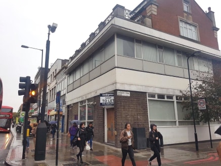 A3 PERMISSION JUST GRANTED! This ex-bank is located directly opposite an entrance/exit to Finsbury Park, providing a great spot for any business. 1,690sqft of A3 space to let in a highly visible location with a very high footfall, close to Finsbury P...