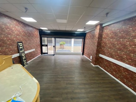 Spacious commercial unit to let in Doncaster Town Centre.