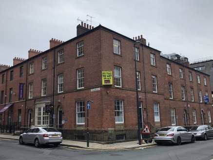 The available accommodation comprises the first floor of this quality, Georgian style office building. 27 York Place is of a traditional, brick-built construction under a pitched slate roof with timber floors and timber-framed sash windows. 

The acc...