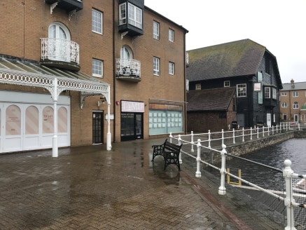 SUPERB RETAIL/ OFFICE UNIT OVERLOOKING THE WATERSIDE AT BRIGHTON MARINA