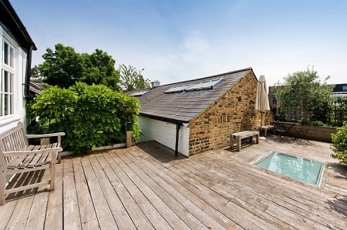 AN ATTRACTIVE MEWS OFFICE IN NORTH KENSINGTON\n\nOverview\n\nTo Let\n\nThe office premises are arrange within a substantial period mews building, comprising a selection of (B1) office suites across the ground and first floor, with a large private roo...