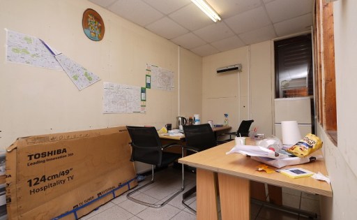 *AVAILABLE NOW* Large 6200 square foot (approx) commercial unit to rent. Perfect for a cash and carry, production and storage, the unit has three access points and parking on-site. Included within the unit is a private office.