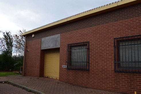 The unit offers good quality storage/workshop space ideally suited to small and start up businesses and trade counter uses. The unit is of traditional brick construction with dual pitch northern light roof with a steel sheet roof covering supported b...