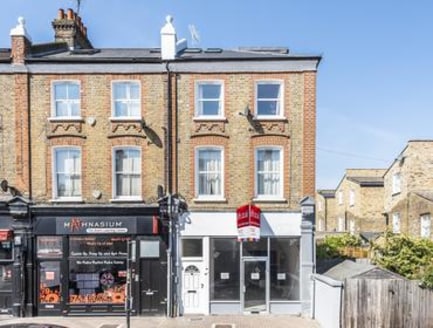 The subject property consists of ground floor only retail space. The premises has recently been re-developed and now encompasses a larger ground floor unit. The property is currently in a shell state ready for a new occupier to fit the unit out to th...