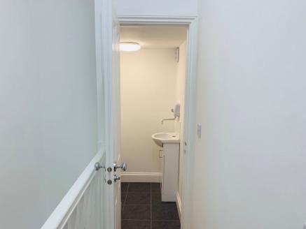 Immaculately presented premises on Queens Road- 710 sq ft