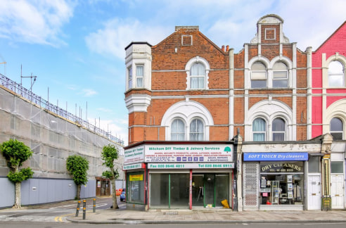 CSJ Property Agents offer this vacant ground floor and basement retail unit. Available now on a new lease flexible terms subject to agreement. Gross Internal Area approx.: 2,232ft&sup2;. Rent: &pound;20,000p/a