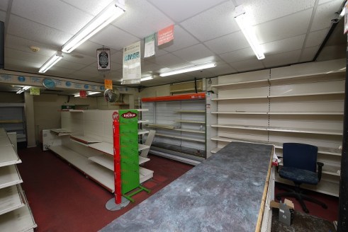 Victor Michael have the pleasure of presenting this commercial unit to the market. This property has plenty to offer including off licence.