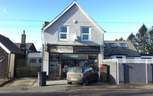 The premises comprise a detached two storey building prominently situated fronting Main Road directly opposite the Aperfield Inn pub/restaurant. To the rear of the shop, there is a small office together with a large single storey extension providing...