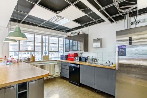 Two floors available comprising 1,819 - 3,638 Sq Ft. 

The building is situated within a prime location, on the corner of Great Eastern Street, Fairchild Street and Shoreditch High Street. The building is comprised over ground to fourth floors and oc...