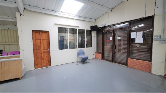 *AVAILABLE NOW* Large 6200 square foot (approx) commercial unit to rent. Perfect for a cash and carry, production and storage, the unit has three access points and parking on-site. Included within the unit is a private office.