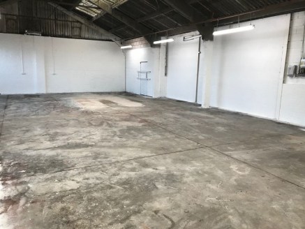 Commercial Unit to let 2349 Sq Ft suitable for various trades