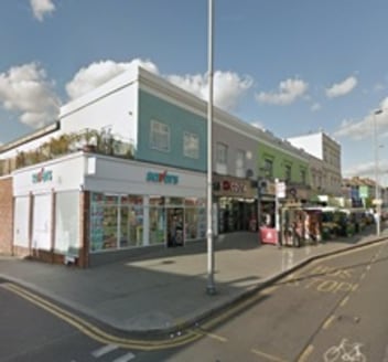 The property comprises a ground floor lock up shop, with a WC to the rear and further office space on the first floor. The premises has been decorated to a good standard and benefits from prominent frontage leading to Lea Bridge Road.

Located in the...