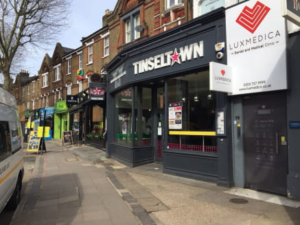 A3 Class use

Ground floor retail unit

Close proximity to Ealing Broadway station

Prime location

Suitable for various businesses (STP)

Total area available approximately 5,500 sqft