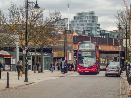 Riverside Quarter sits beside the Thames overlooking Fulham's famous Hurlingham Club.<br><br>A few minutes' walk from Wandsworth Town Centre and the substantial Southside Shopping Centre, it is also close to Putney High Street and its wide variety of...