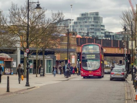 Riverside Quarter sits beside the Thames overlooking Fulham's famous Hurlingham Club.<br><br>A few minutes' walk from Wandsworth Town Centre and the substantial Southside Shopping Centre, it is also close to Putney High Street and its wide variety of...