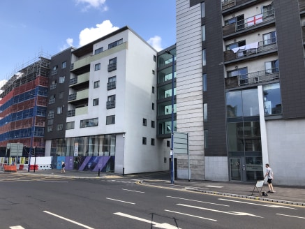 * INCENTIVES AVAILABLE *

The property comprises a self contained office suite situated on the first floor within Express Networks 3, a new build mixed use development of retail, offices and residential. The suite is largely open plan in layout with...