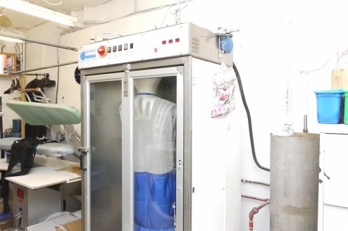 Victor Michael is pleased to present this lovely contemporary laundrette business for sale.