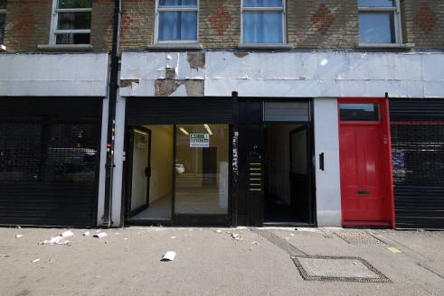 Victor Michael is pleased to present this commercial unit to the market. Situated on a prime, busy road, this property comes with a A1 License. Also benefiting from central heating and double glazing throughout the property. Further benefits include...