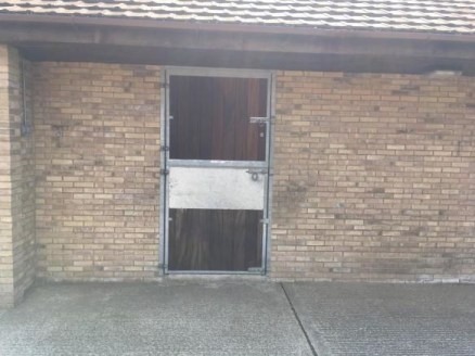 LOW USAGE OR STORAGE ONLY. Situated close to a fishing lake, the site is set in a semi rural location. The site benefits from having easy access to major roads such as M25 & A12. Ample parking and shared toilet facilities available onsite. No form of...