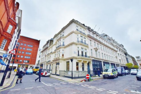 Available immediately Fully furnished and ready to move in to open plan office floor available in Mayfair....