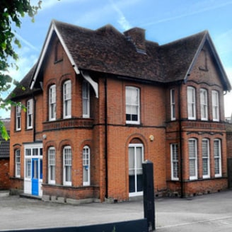 Connaught Avenue - Loughton IG10